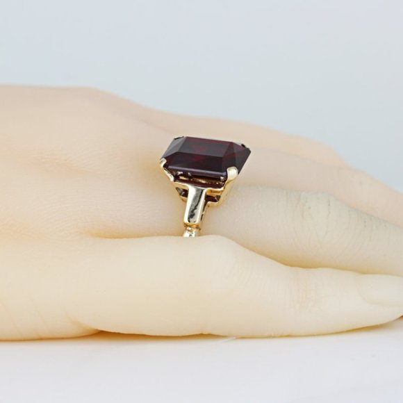 10K Yellow Gold Emerald-Cut Garnet Solitaire Ring - Picture 6 of 7